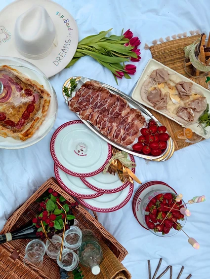 Picnic gourmet nel vigneto di un casale dell’800
